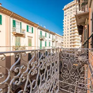 Pensión Fidelio, La Spezia